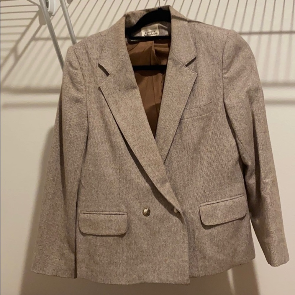 Suits - Picture 1 of 1